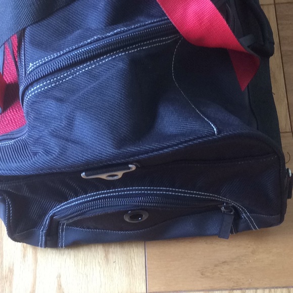 Travel bag. - Picture 3 of 8